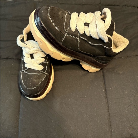 Evolved Steve Madden Platform Sneakers đ¤ - Picture 5 of 7